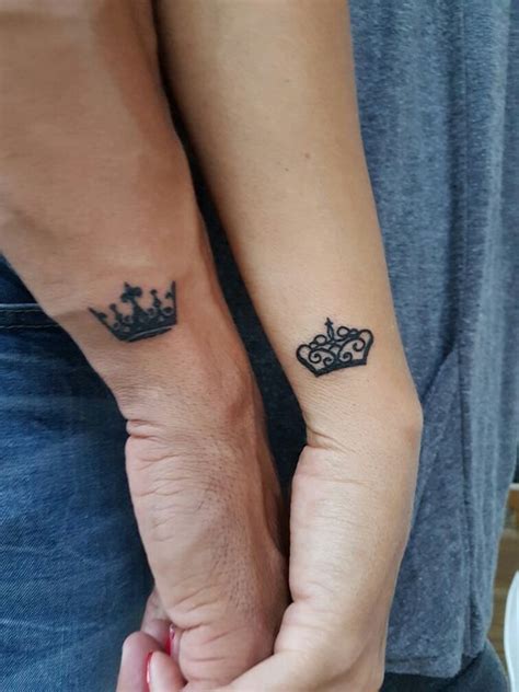 amor coronas significado tatuajes para parejas|Cuál es el significado de los tatuajes de coronas